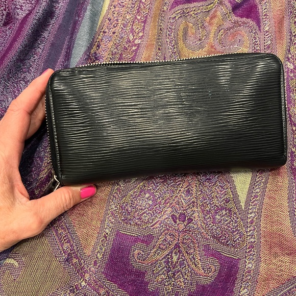 Louis Vuitton Black Epi long wallet - Picture 7 of 8